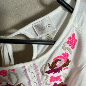 Boutique blouse embroidered